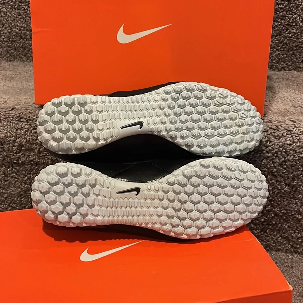 Nike Bomba Jr II Soccer Cleats Indoor shoes new 580443 050 Youth Big Boy 4.5 Y